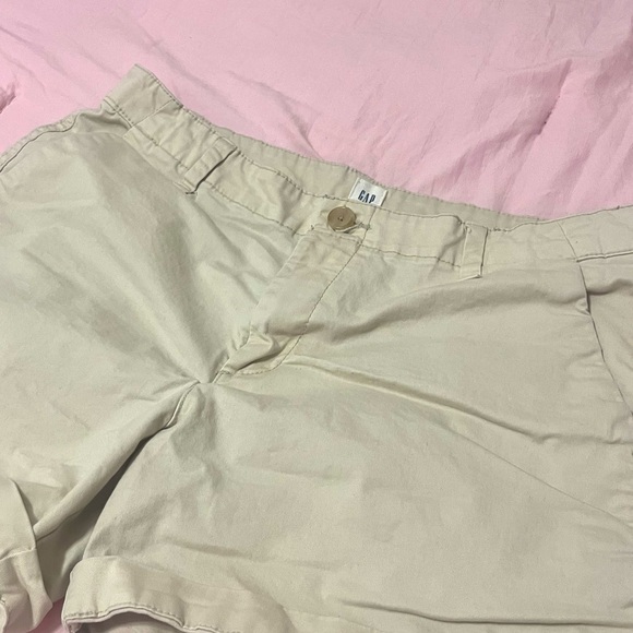 GAP Women's Beige Cargo Shorts - Picture 3 of 5